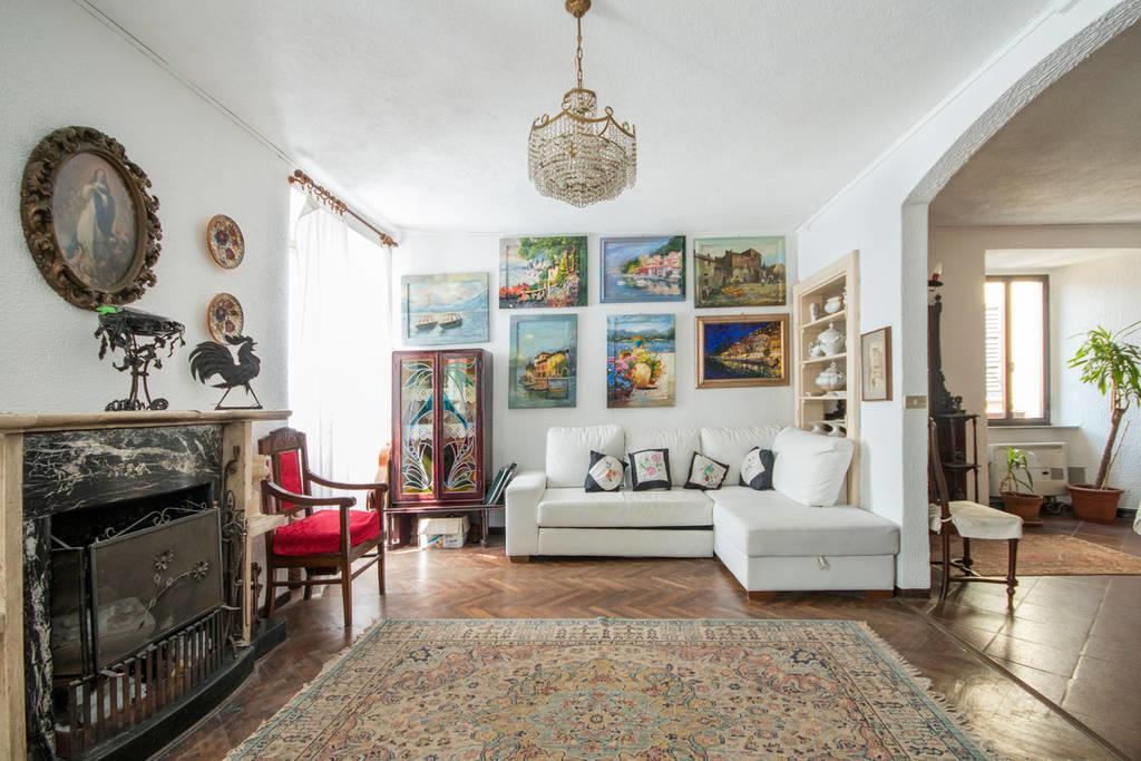 Апартаменты Anna & Caterina House Варенна Экстерьер фото